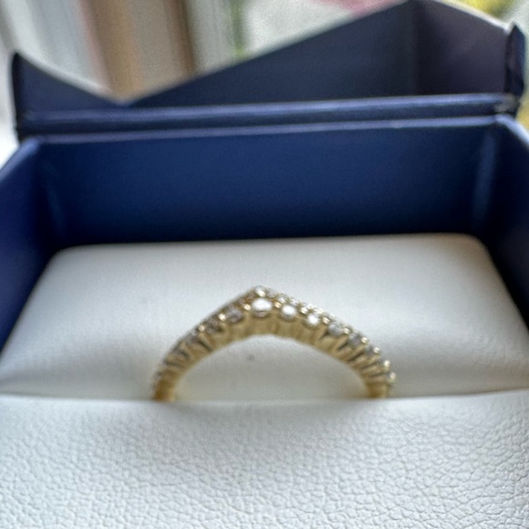 Yellow Gold Diamond Contour Ring - Picture 2 of 6